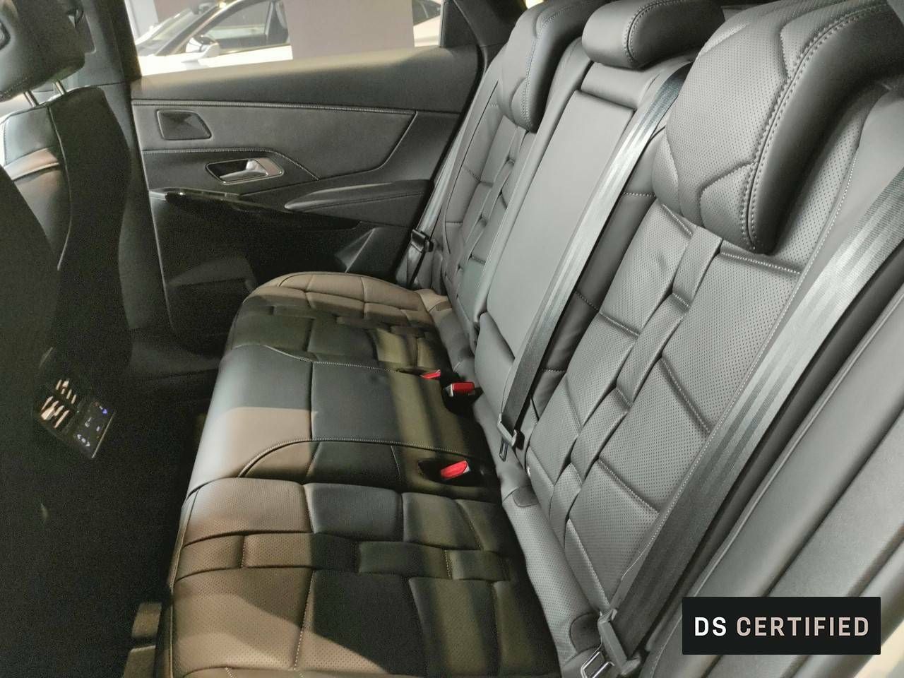 Foto DS Automobiles DS 7 9