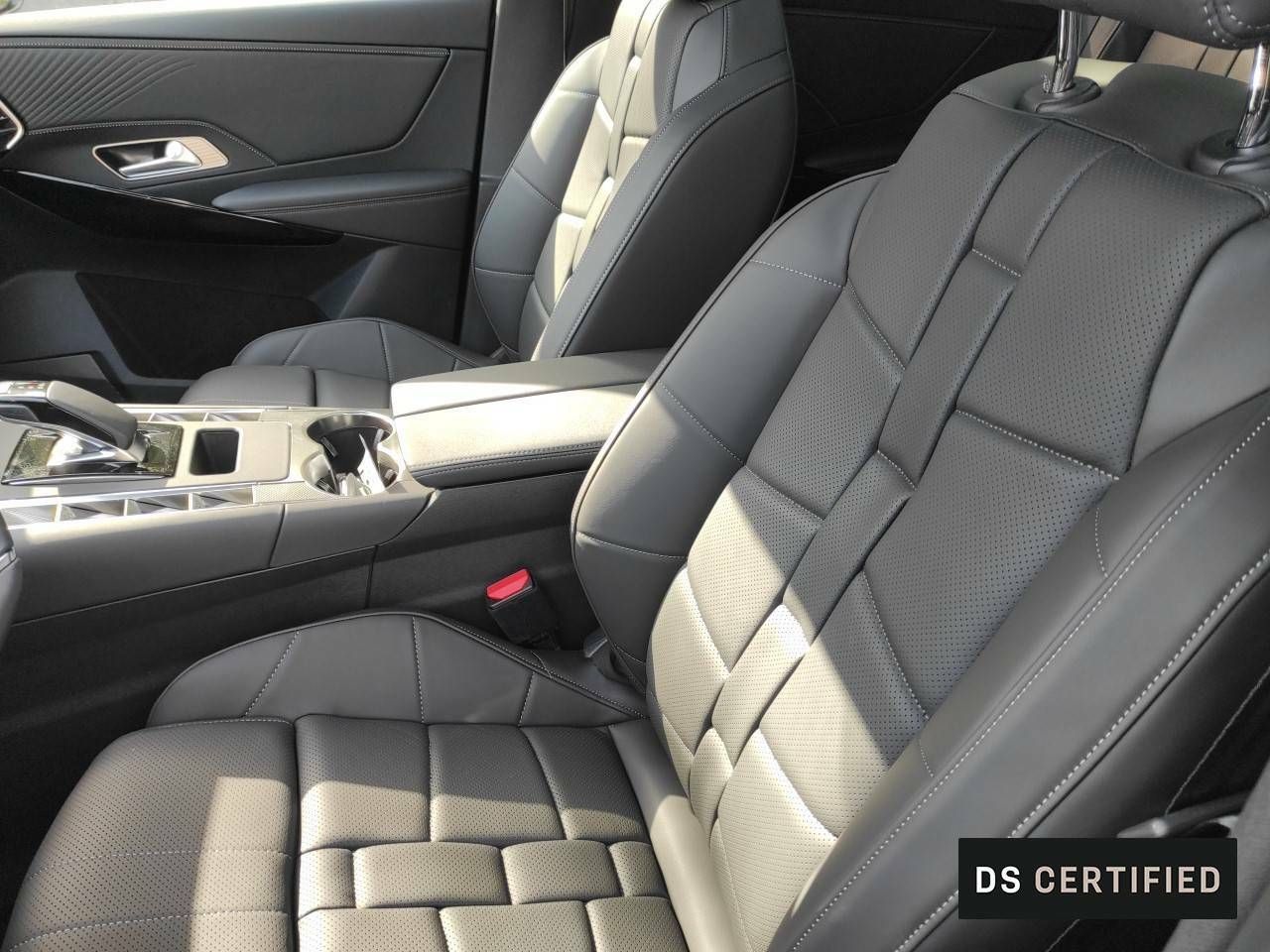Foto DS Automobiles DS 7 9