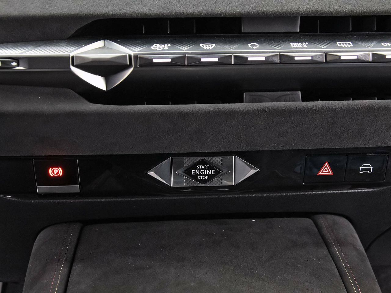 Foto DS Automobiles DS 4 36