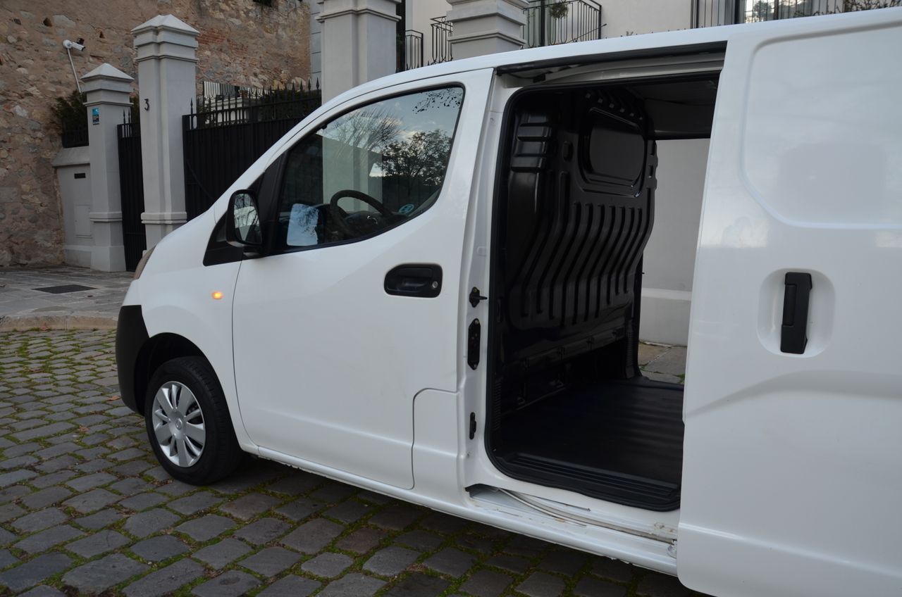Foto Nissan NV200 24