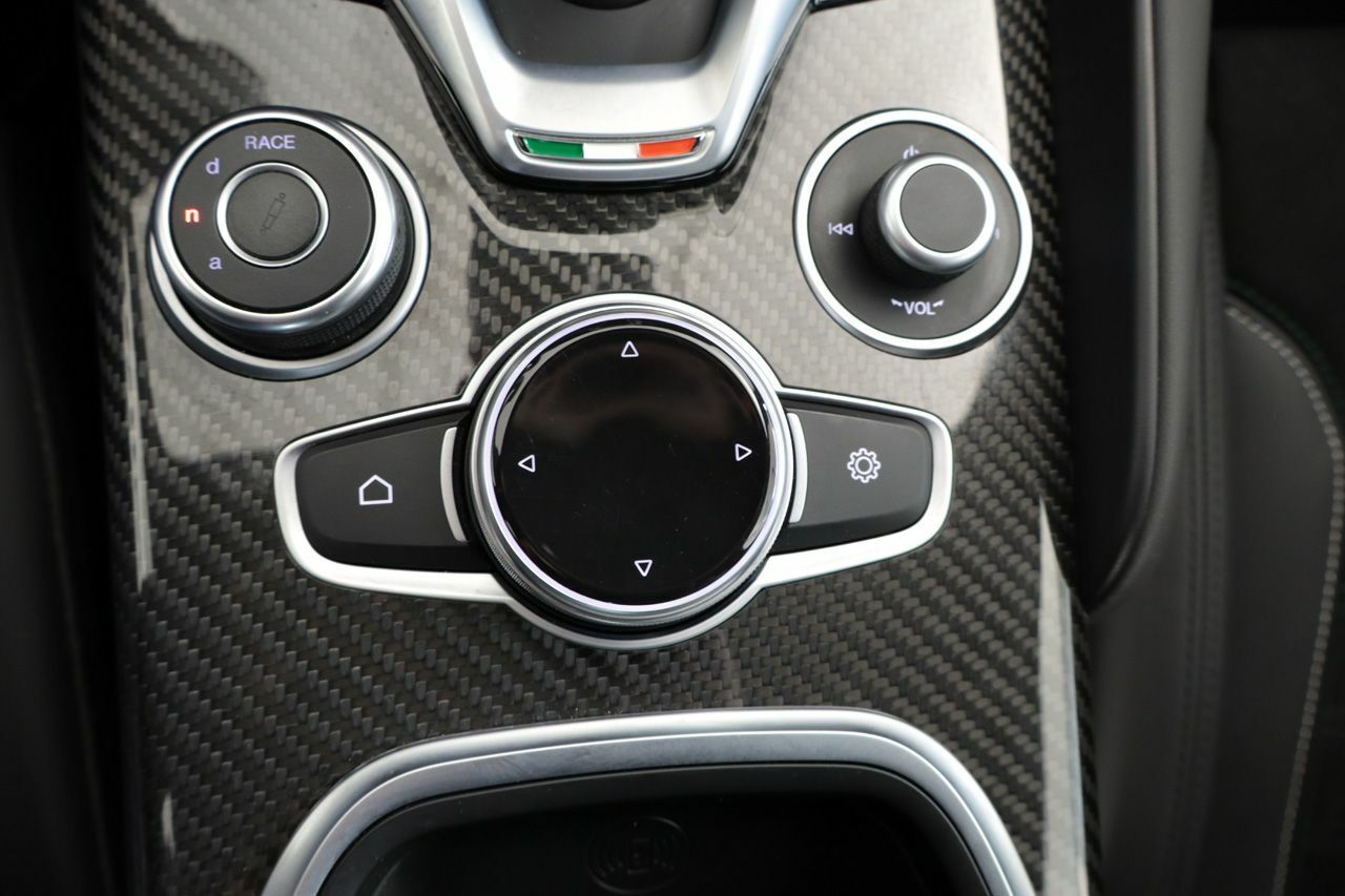 Foto Alfa Romeo Giulia 25