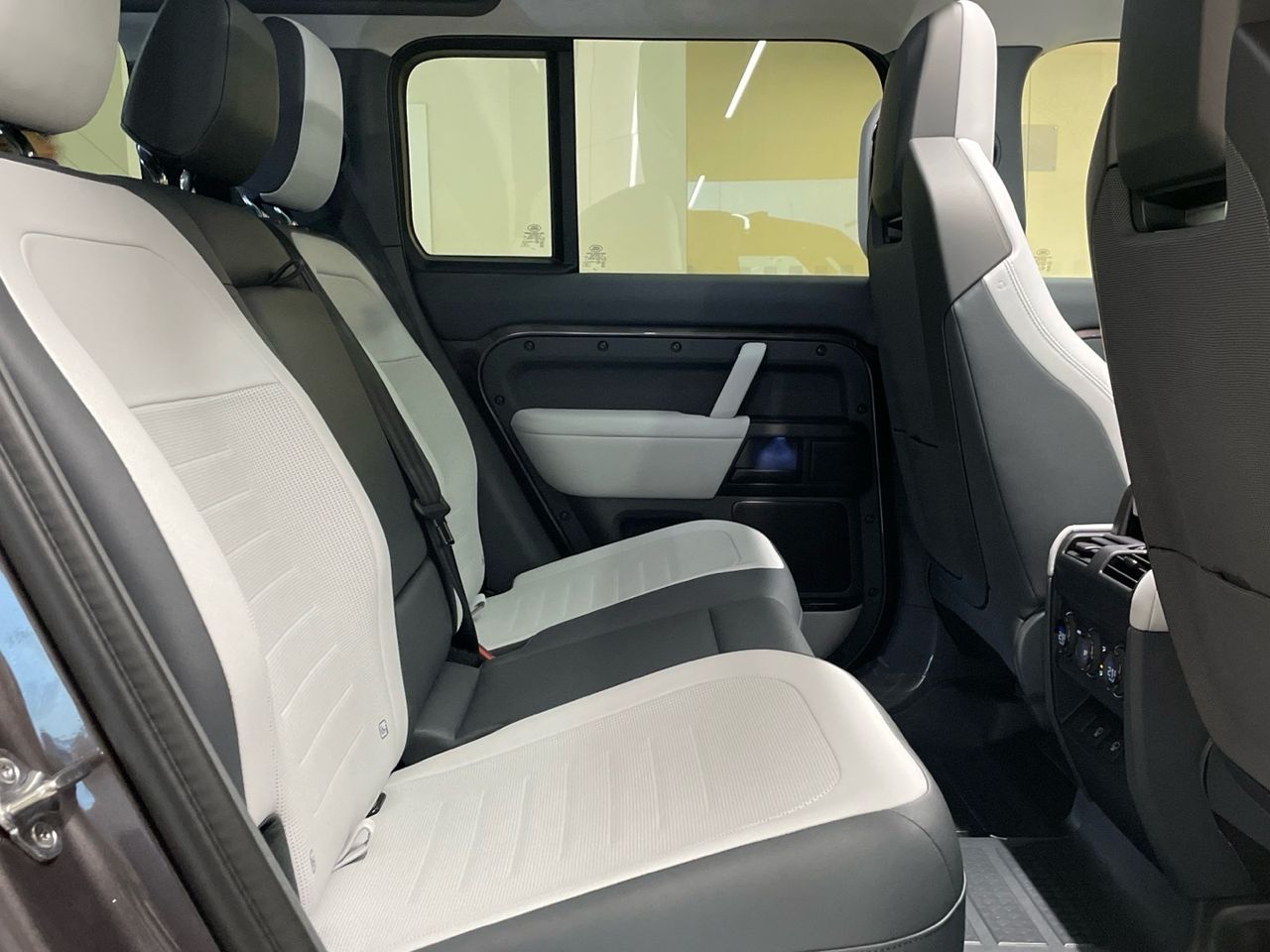 Foto Land-Rover Defender 11