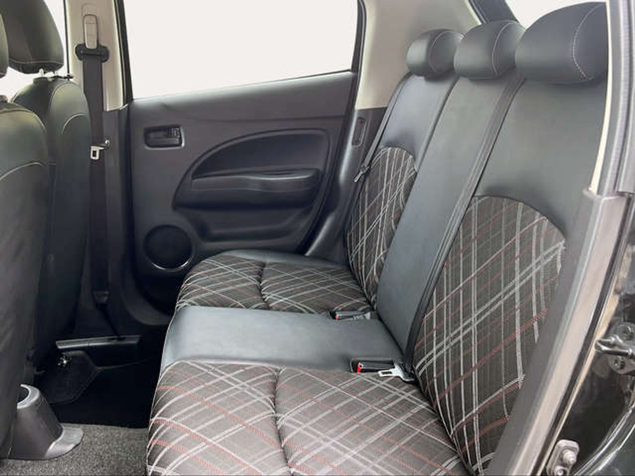 Foto Mitsubishi Space Star 11