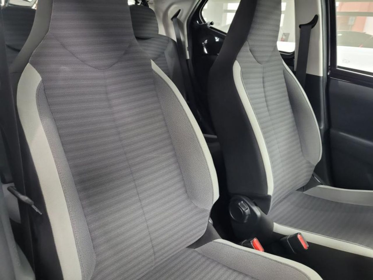 Foto Toyota Aygo 13