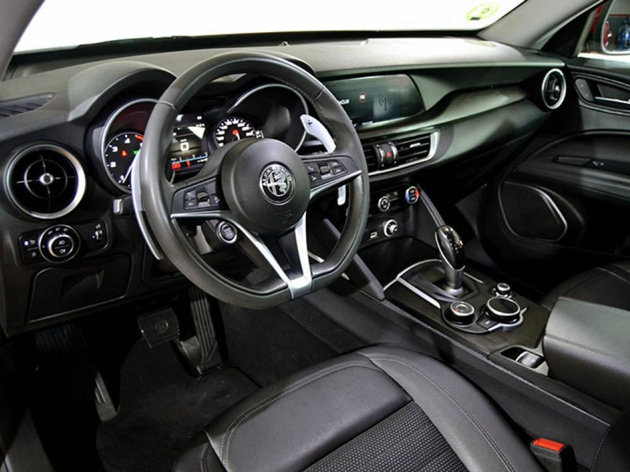 Foto Alfa Romeo Stelvio 12