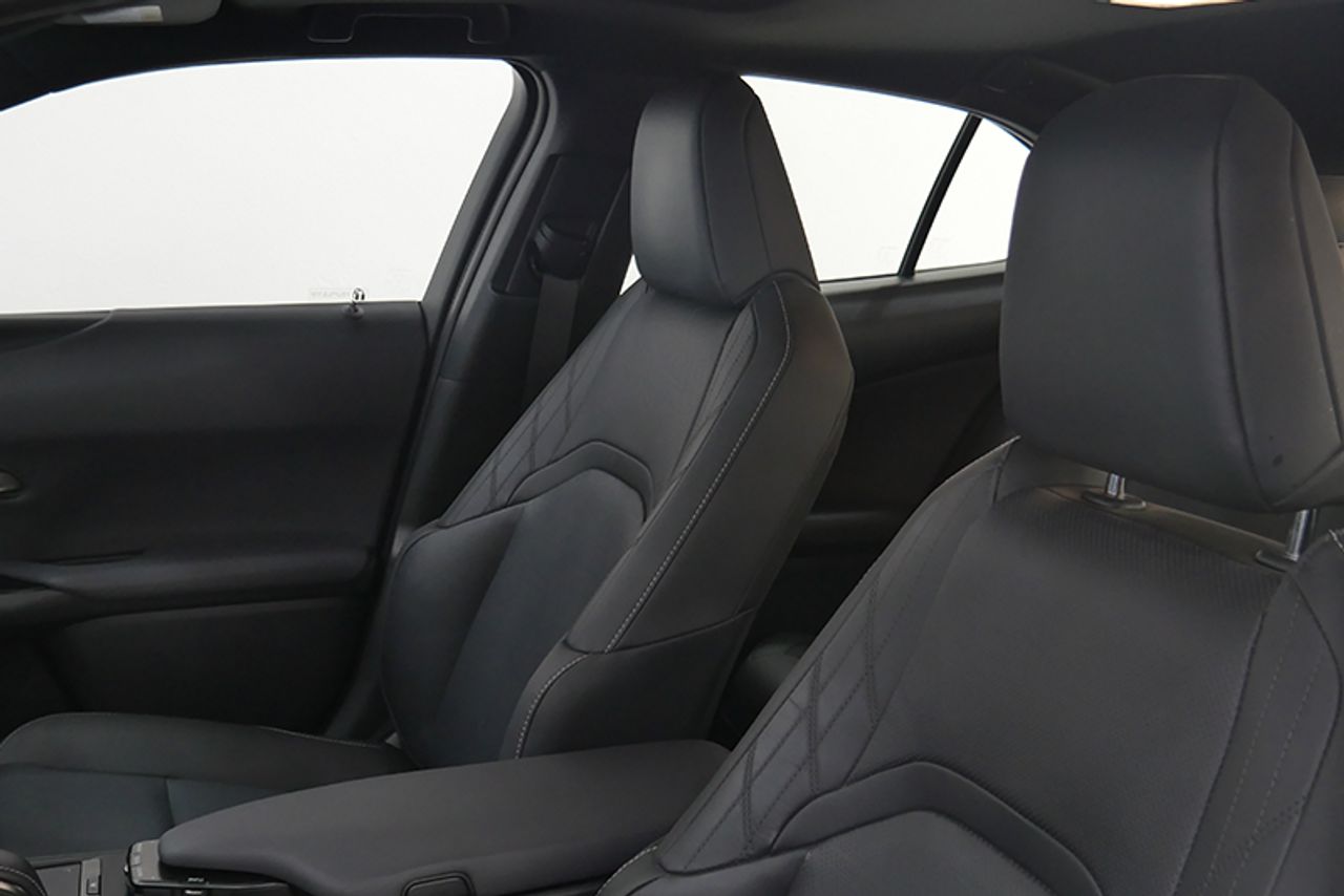 Foto Lexus UX 7