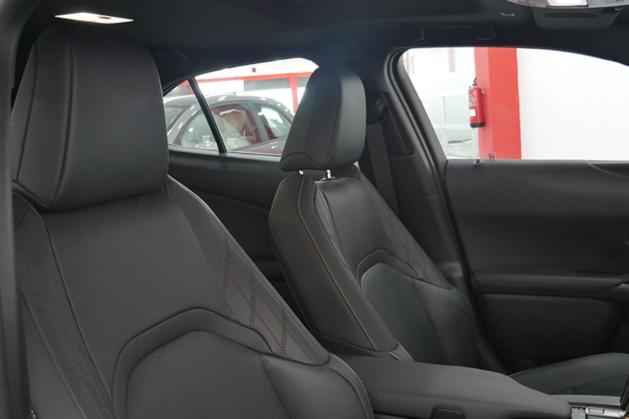 Foto Lexus UX 8