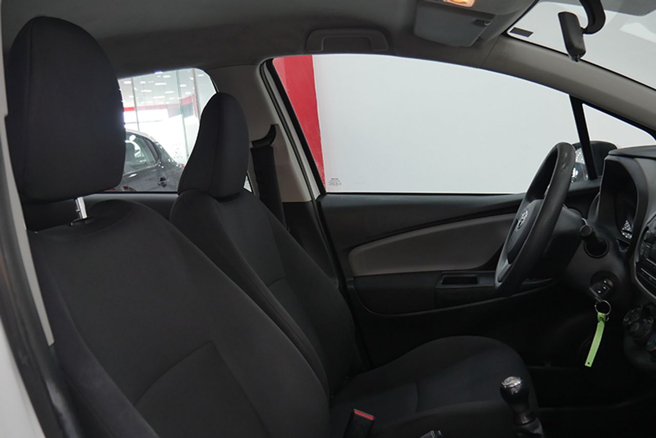 Foto Toyota Yaris 8