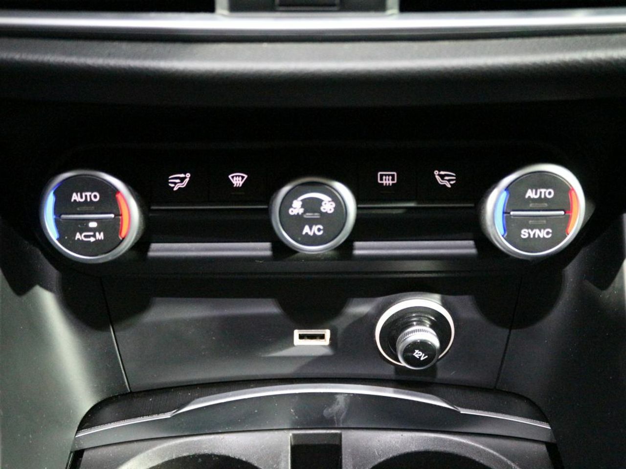 Foto Alfa Romeo Stelvio 25