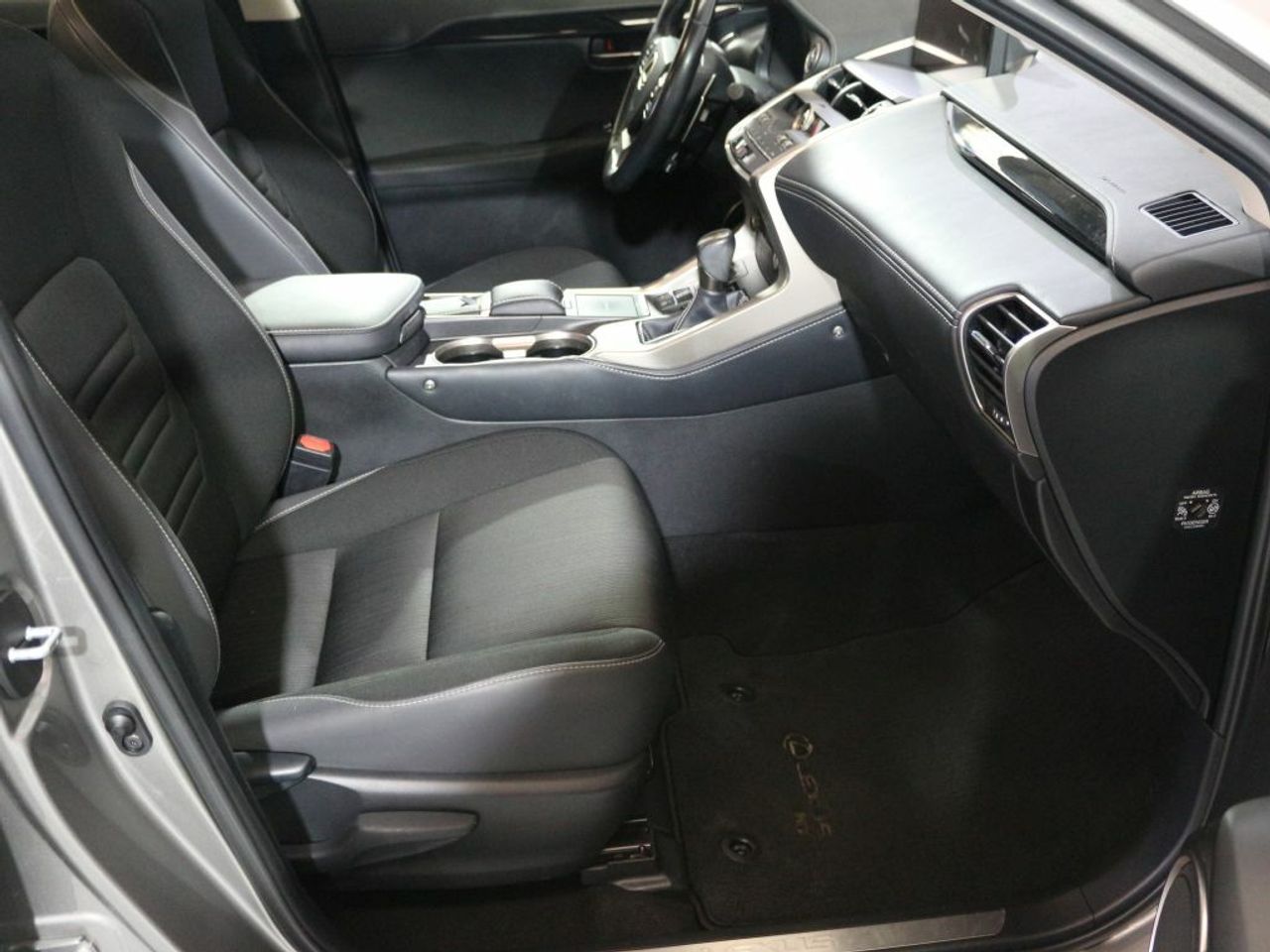 Foto Lexus NX 14