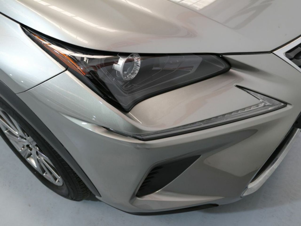 Foto Lexus NX 36