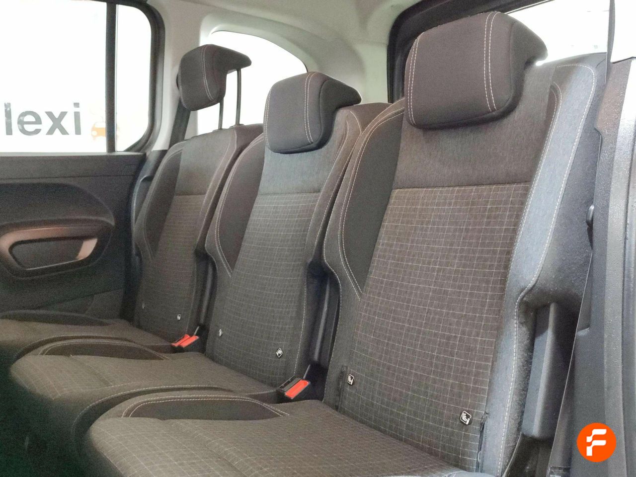 Foto Peugeot Rifter 19