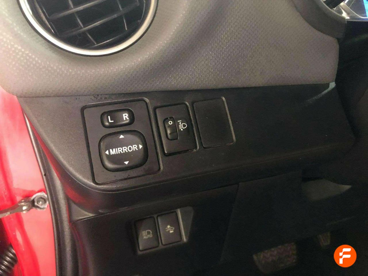 Foto Toyota Yaris 16