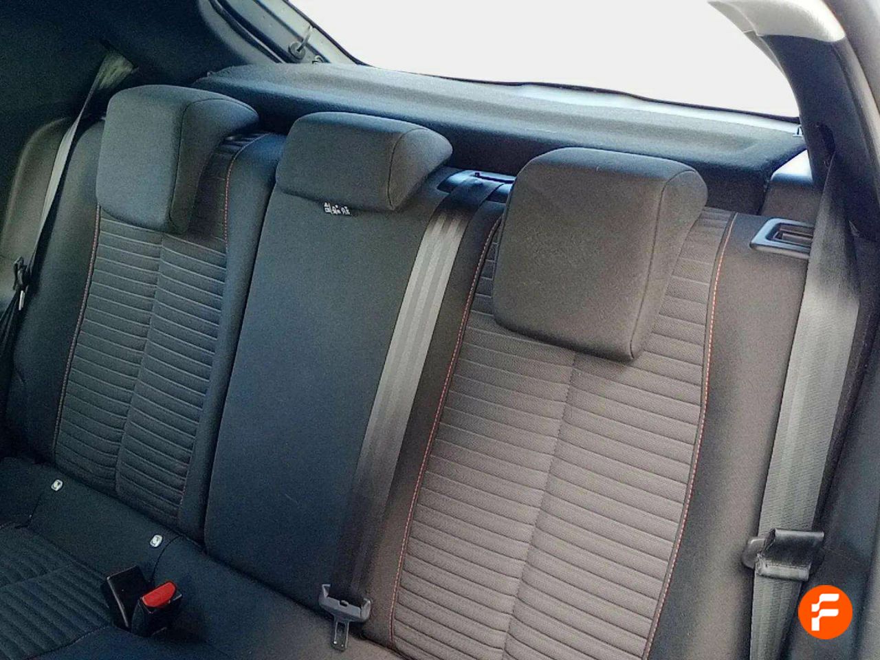Foto Peugeot 208 14