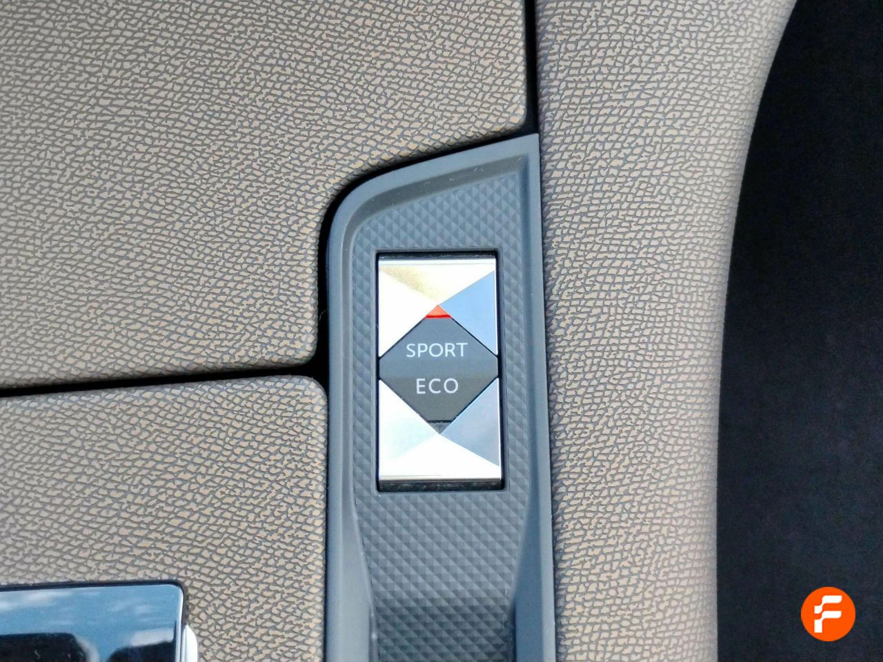 Foto DS Automobiles DS 7 25