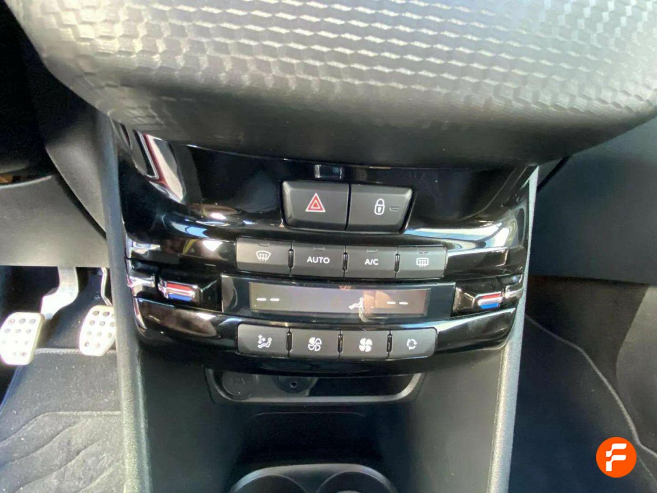 Foto Peugeot 208 21
