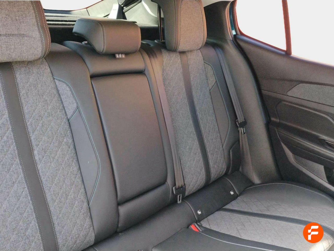 Foto Peugeot 408 17