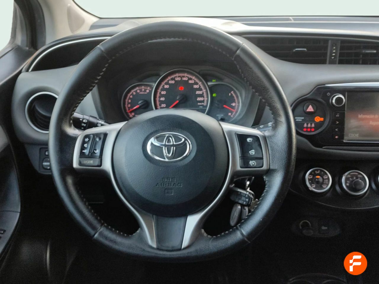 Foto Toyota Yaris 13