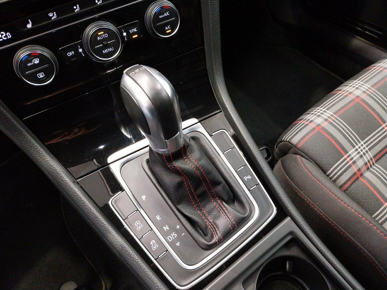 Foto Volkswagen Golf 18