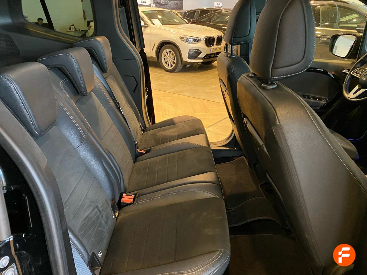 Foto Mercedes-Benz Clase T 30