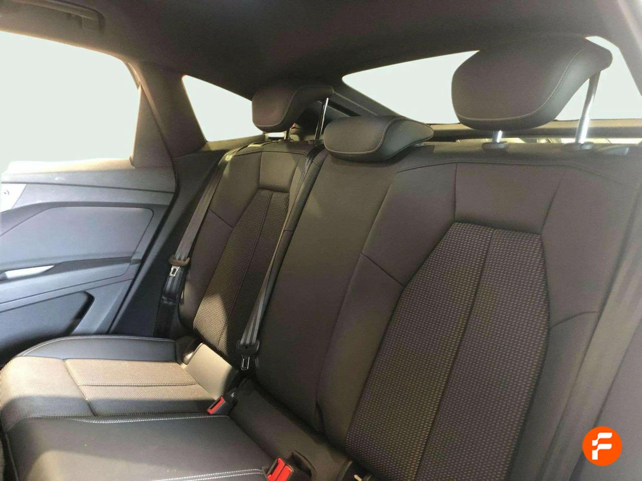 Foto Audi Q4 15