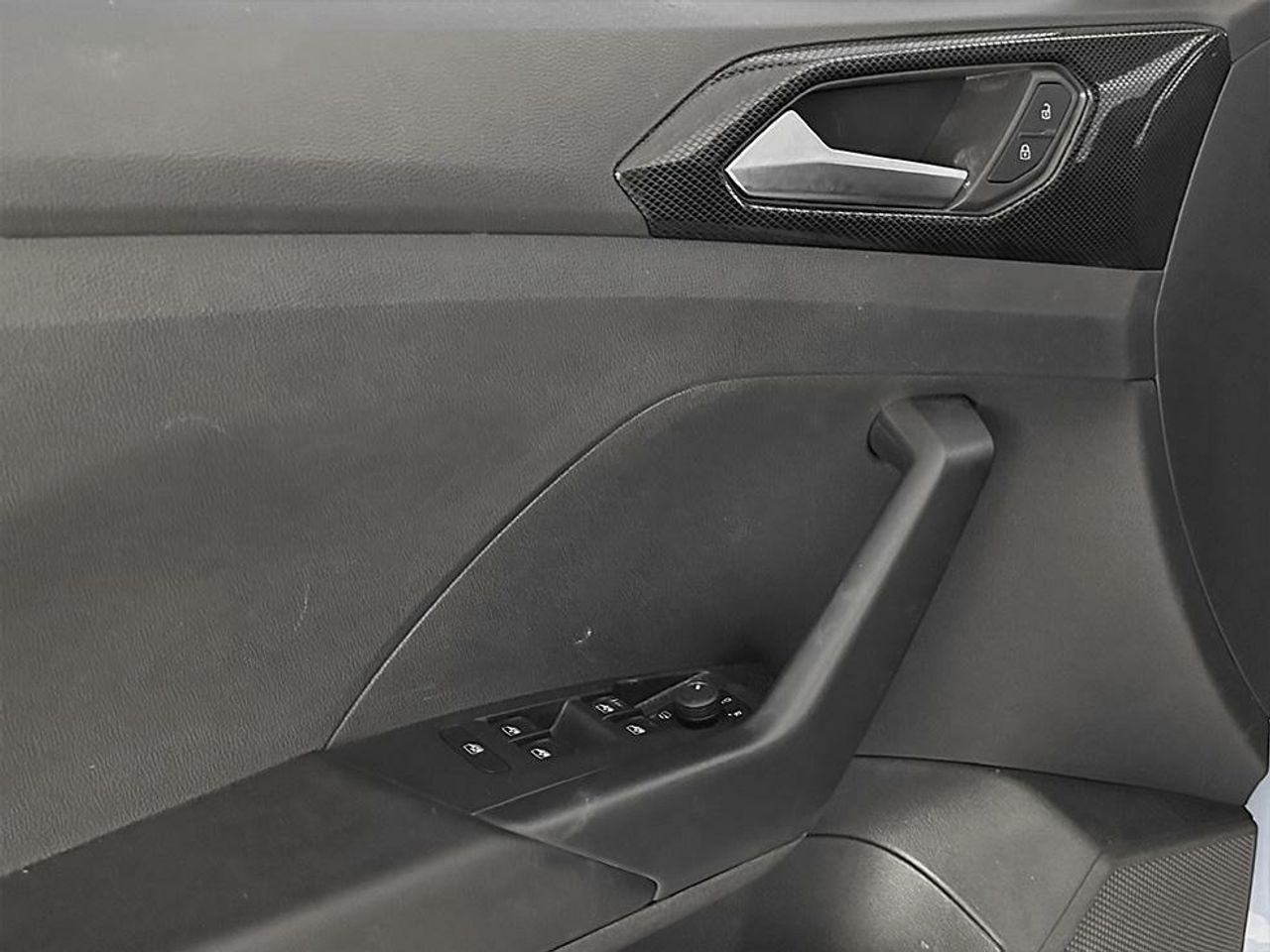Foto Volkswagen T-Cross 16