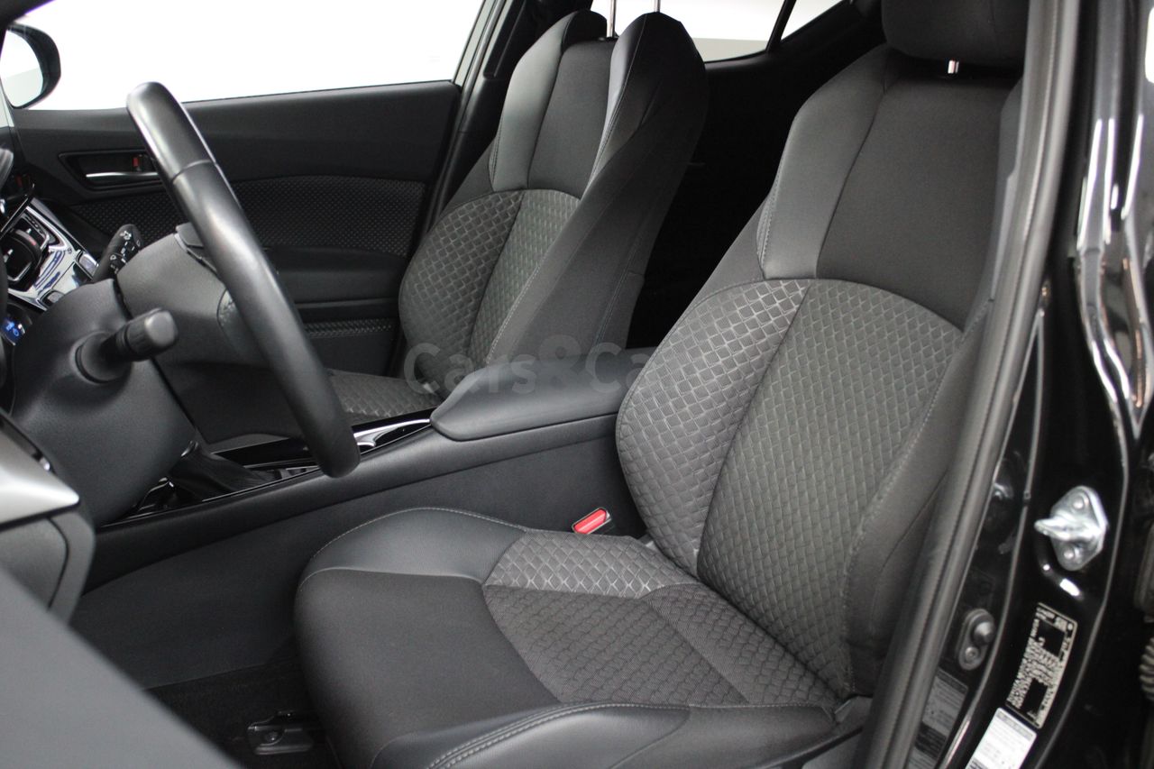 Foto Toyota C-HR 14