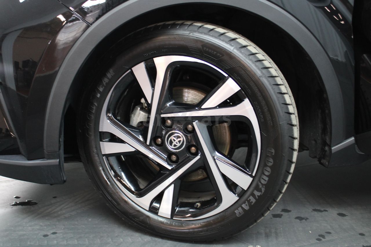 Foto Toyota C-HR 15
