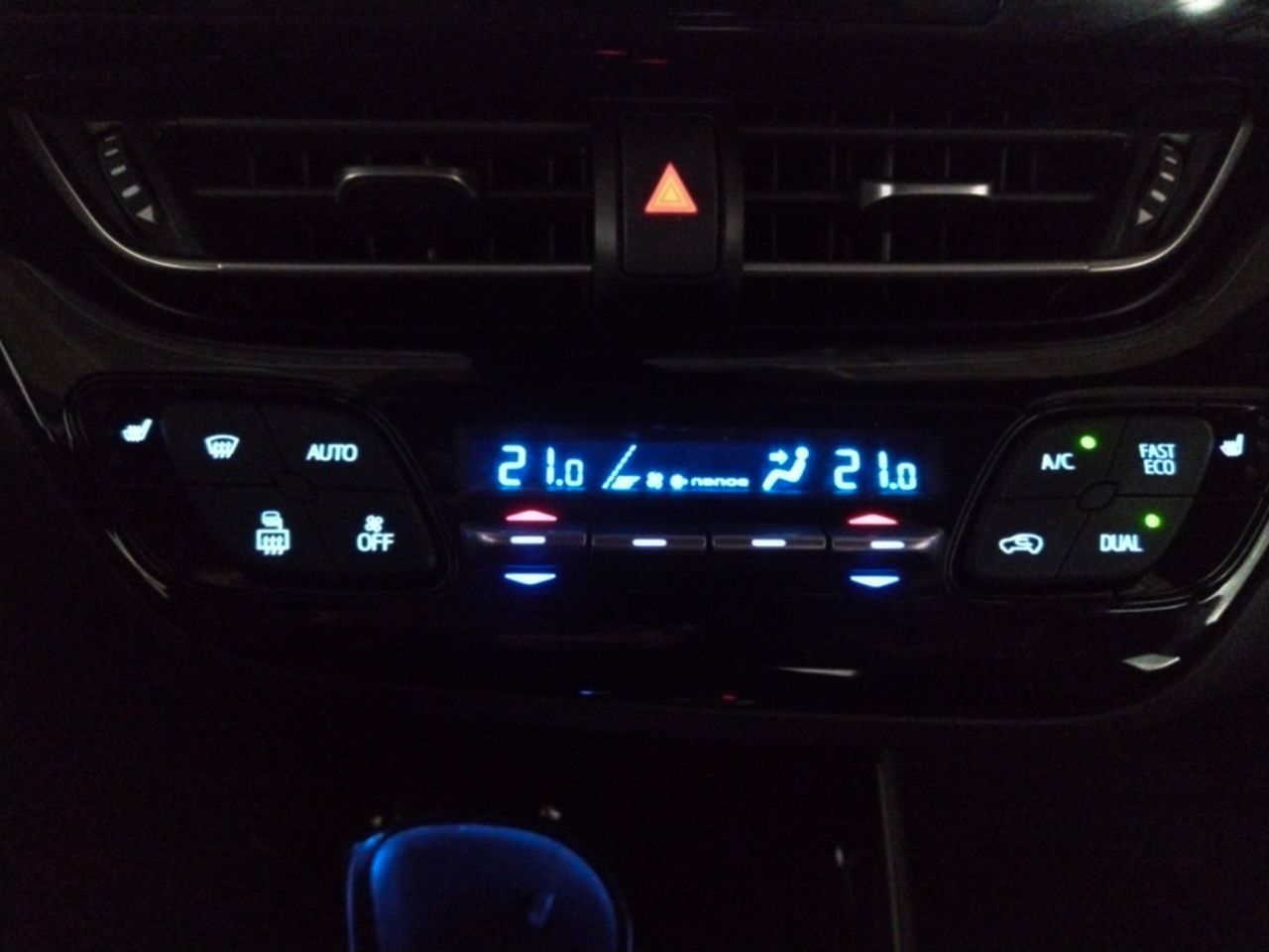 Foto Toyota C-HR 18