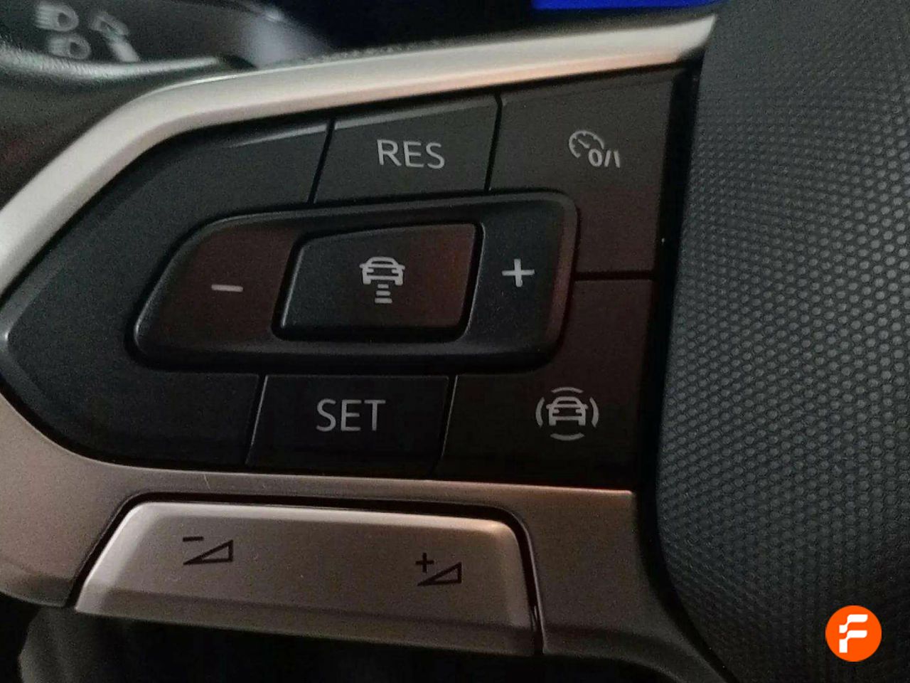 Foto Volkswagen T-Cross 13