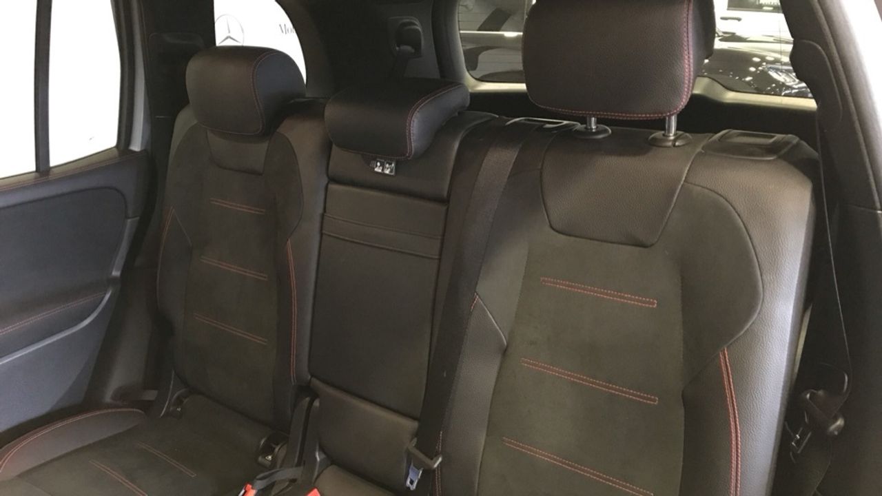 Foto Mercedes-Benz Clase GLB 11