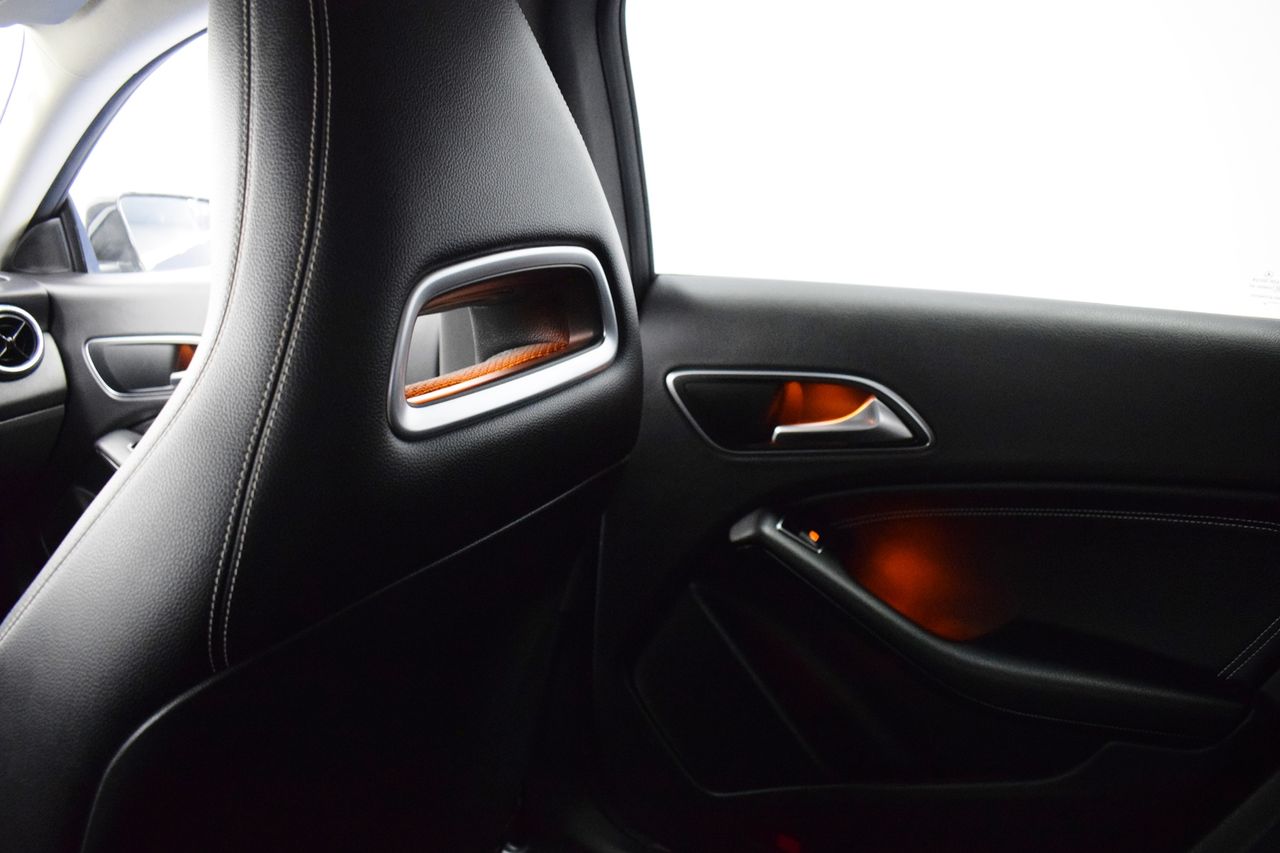 Foto Mercedes-Benz Clase CLA 21