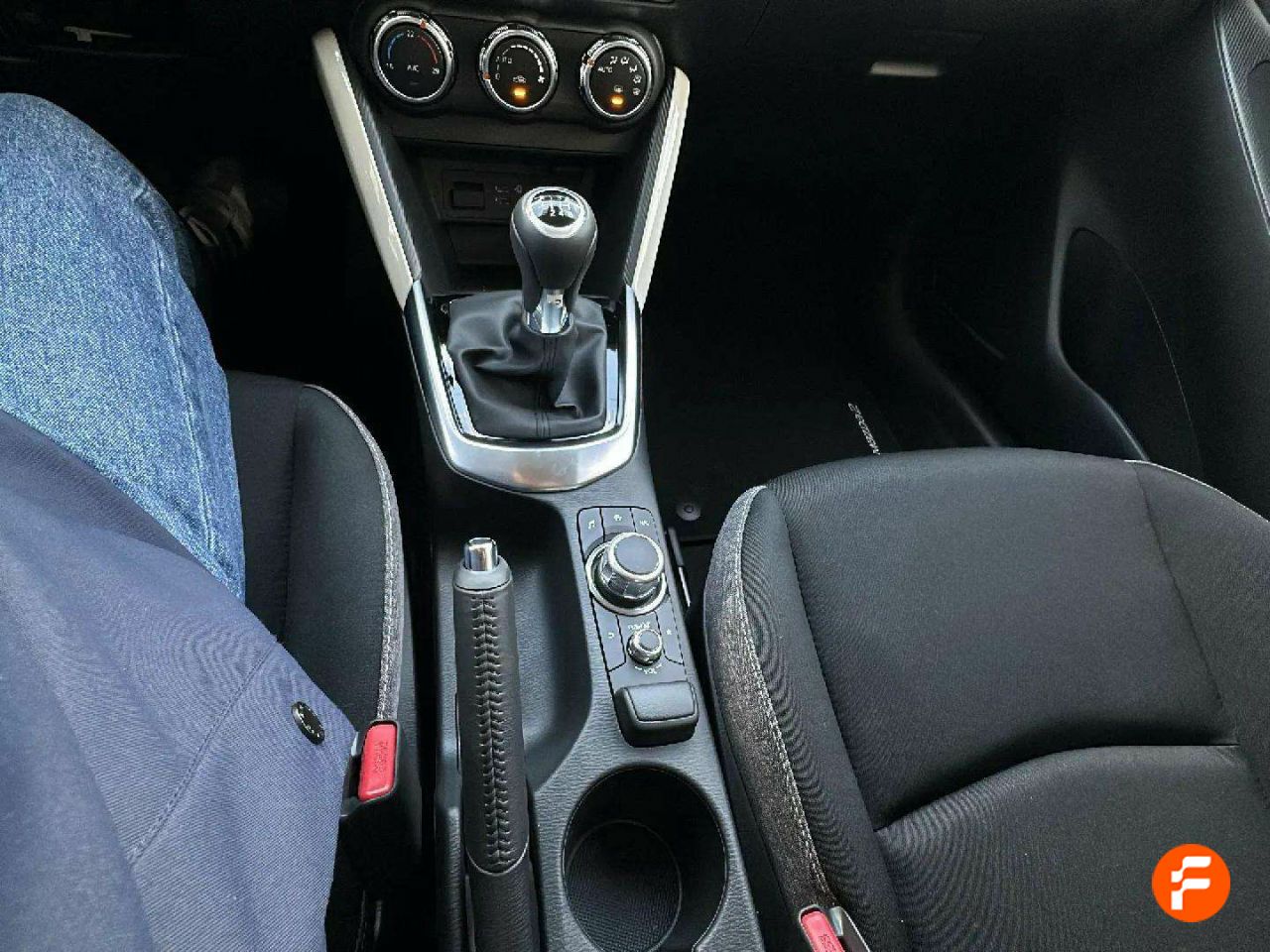 Foto Mazda Mazda2 16