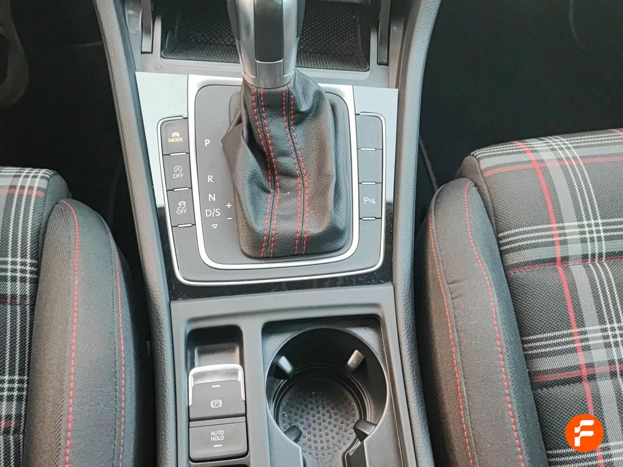 Foto Volkswagen Golf 29