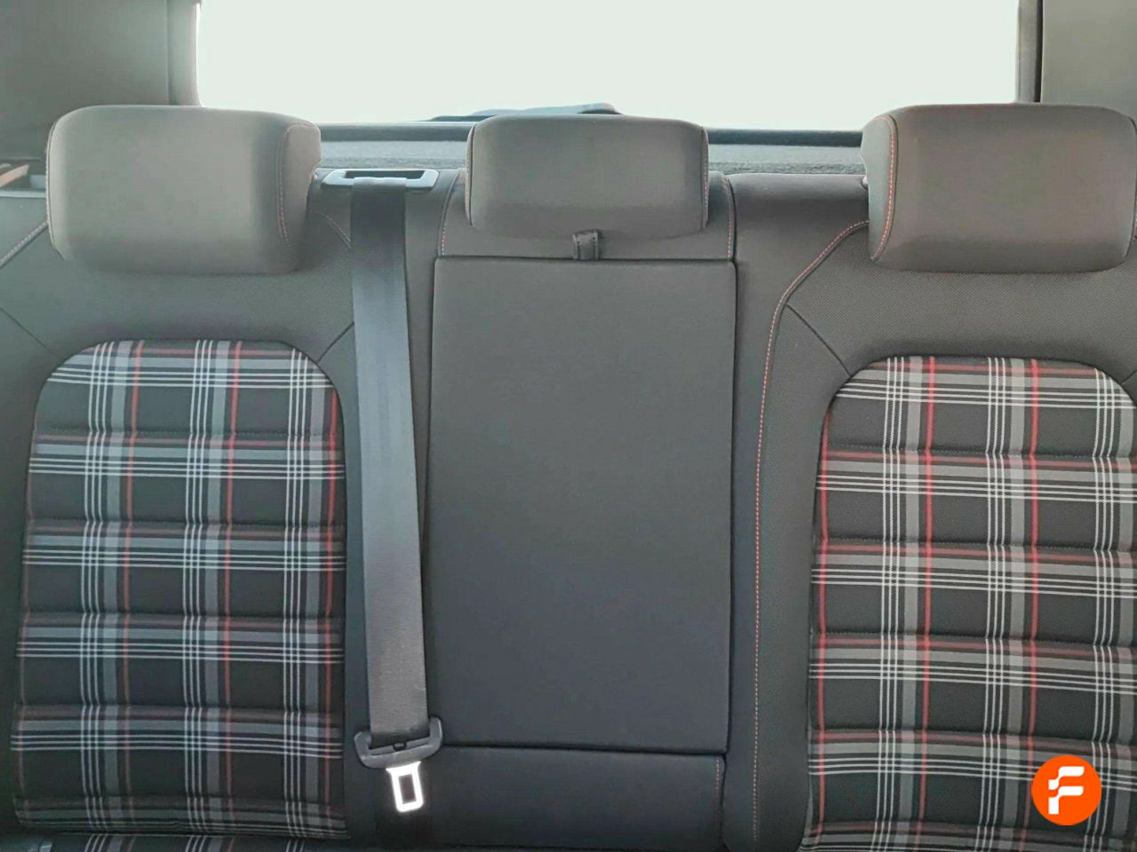 Foto Volkswagen Golf 32