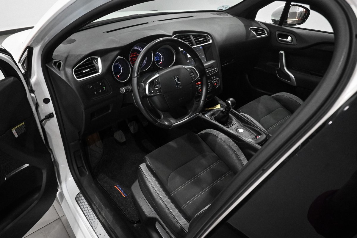 Foto DS Automobiles DS 4 9 Foto DS Automobiles DS 4 9