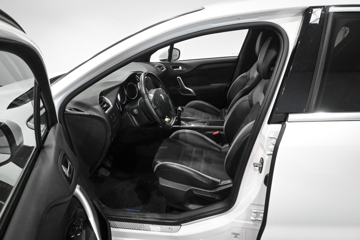 Foto DS Automobiles DS 4 10 Foto DS Automobiles DS 4 10