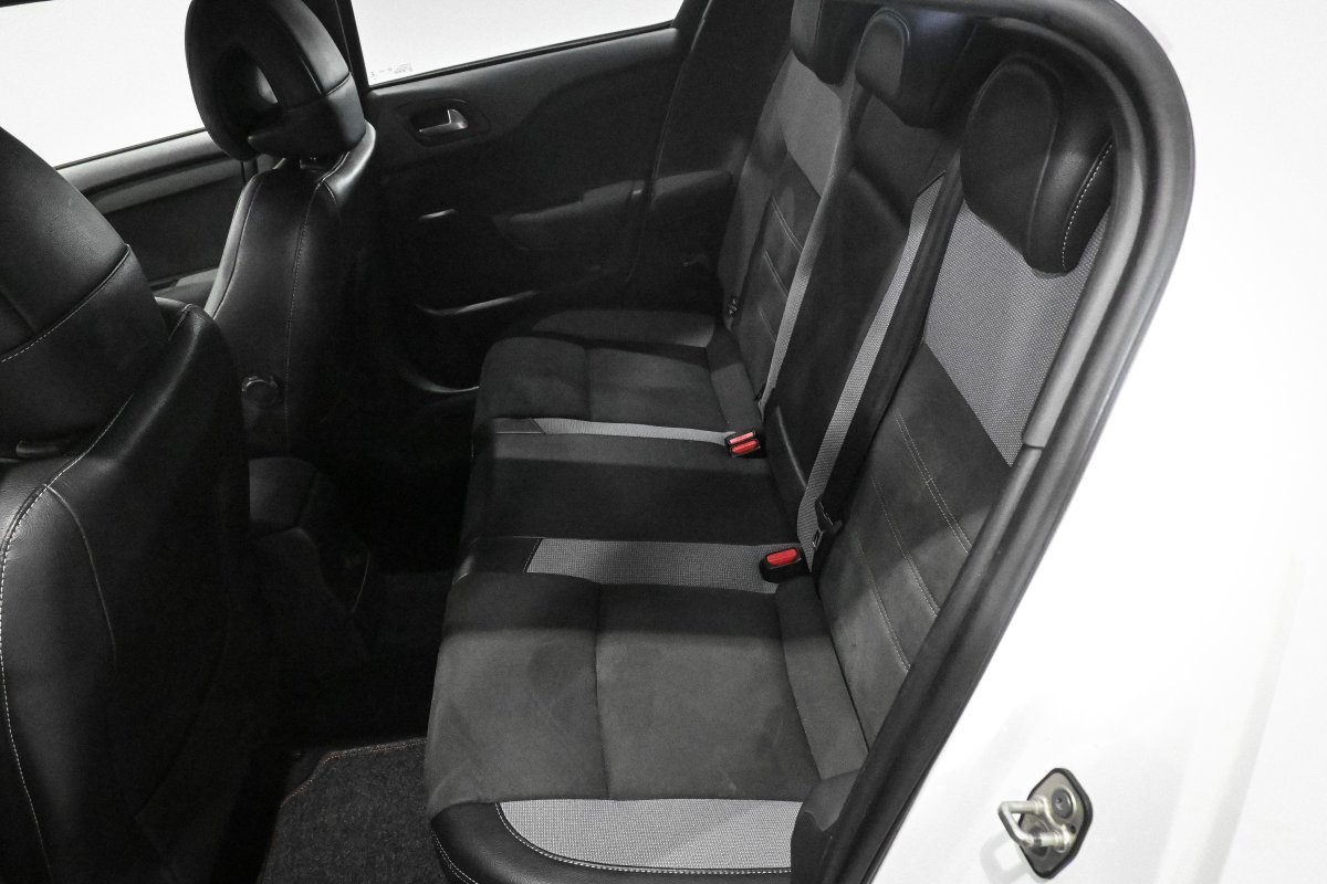 Foto DS Automobiles DS 4 11 Foto DS Automobiles DS 4 11