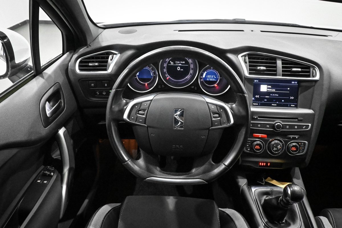 Foto DS Automobiles DS 4 20 Foto DS Automobiles DS 4 20