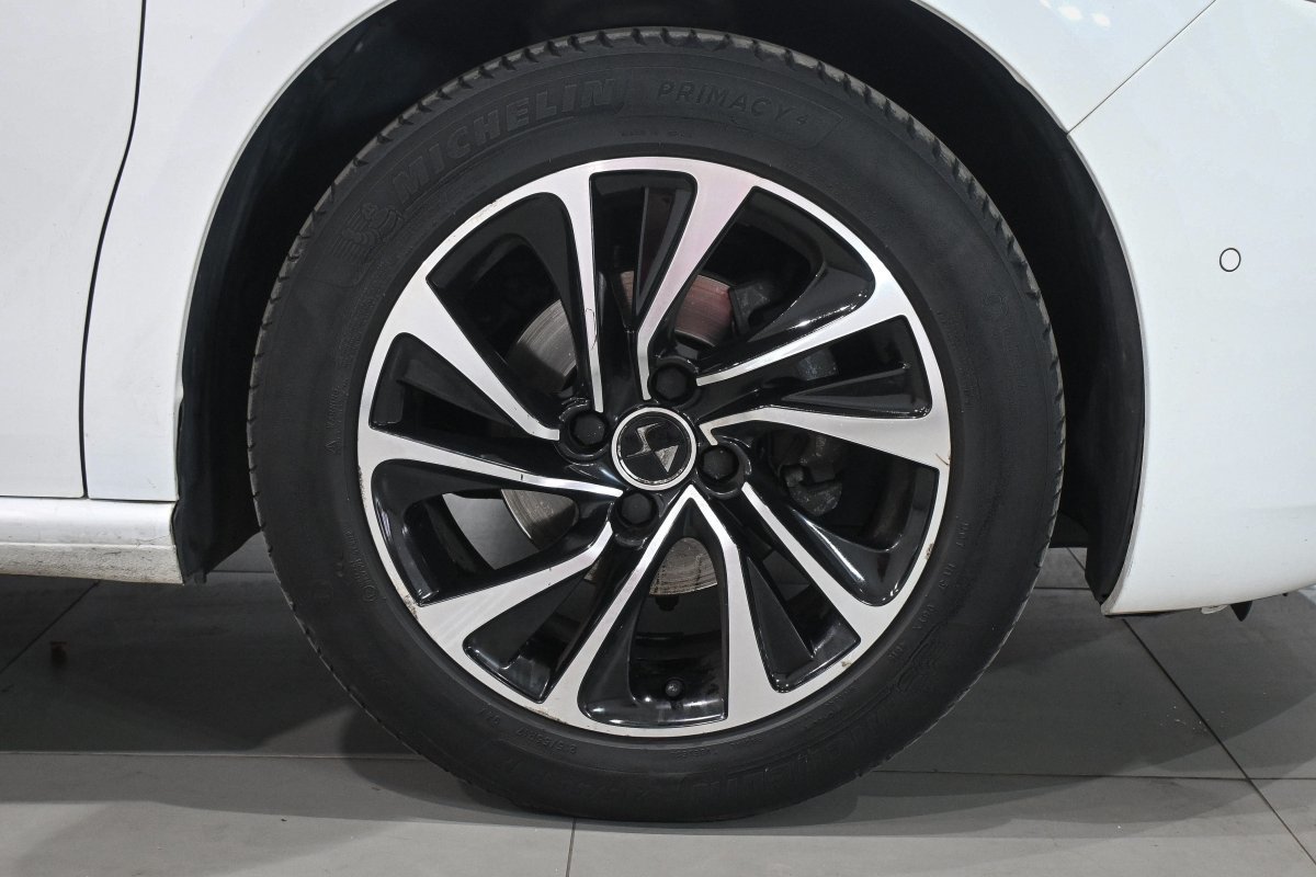 Foto DS Automobiles DS 4 30 Foto DS Automobiles DS 4 30