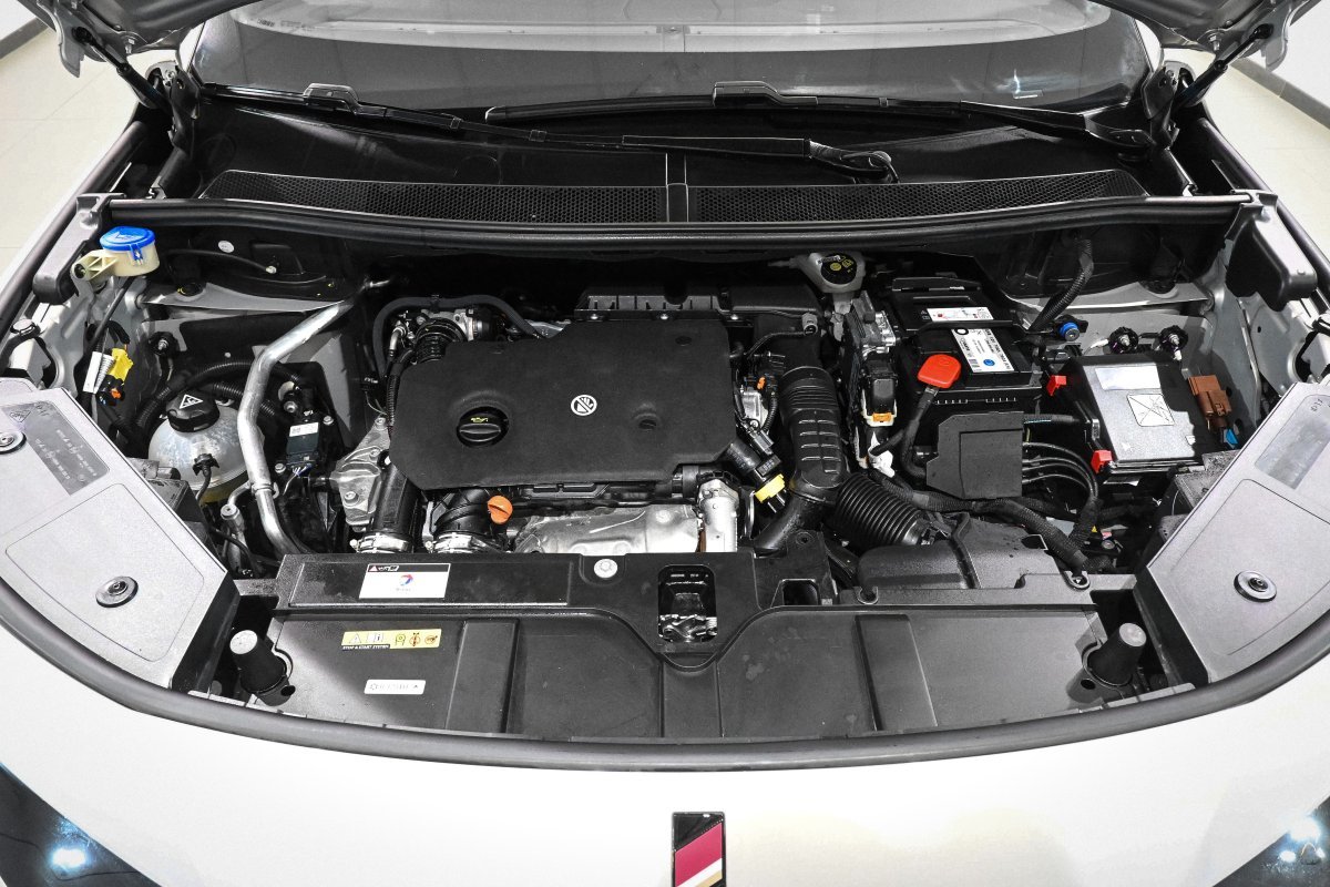 Foto DS Automobiles DS 7 Crossback 7 Foto DS Automobiles DS 7 Crossback 7