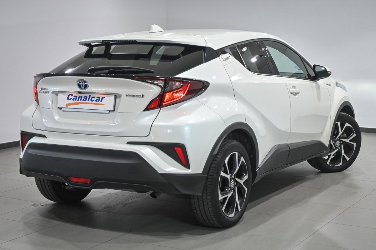 Foto Toyota C-HR 4 Foto Toyota C-HR 4