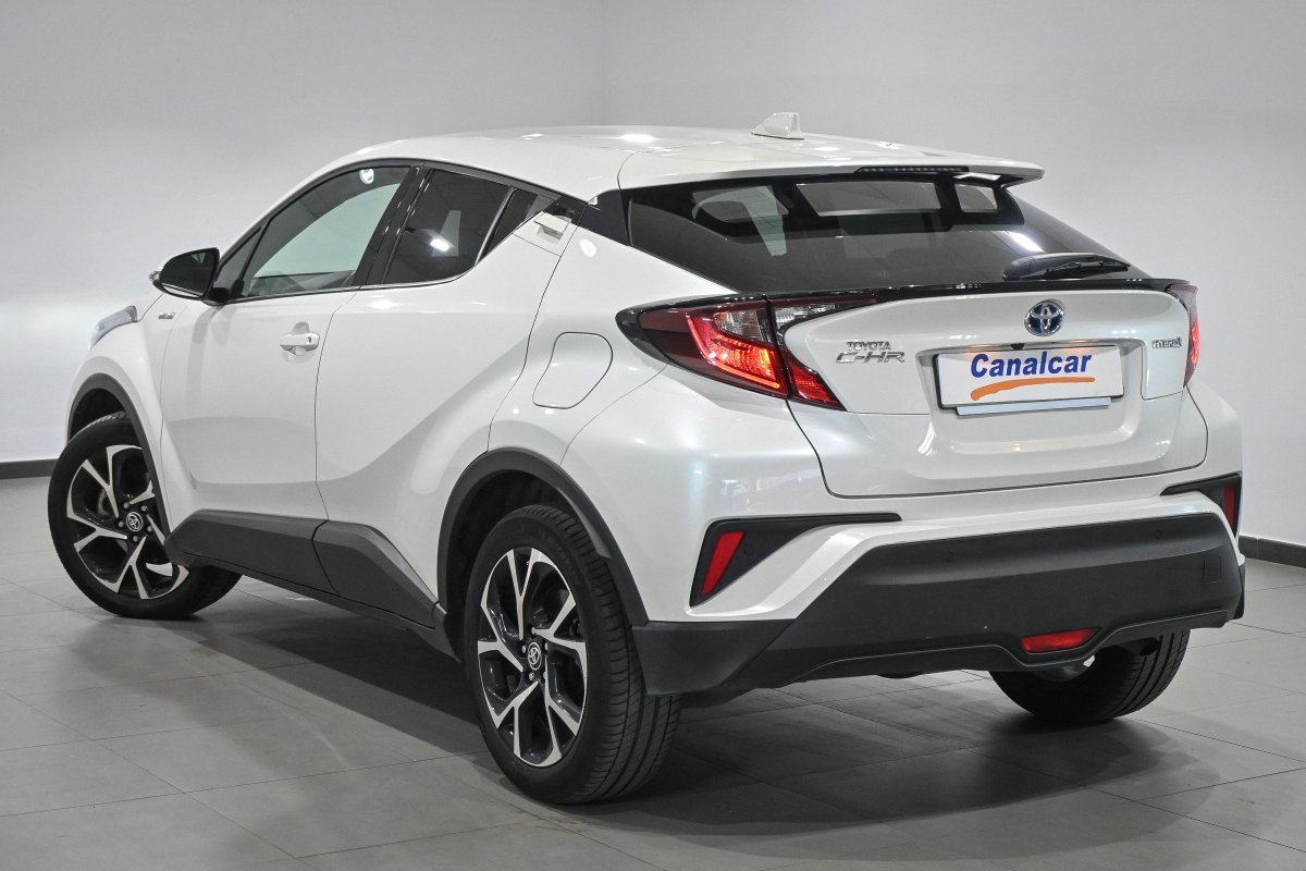 Foto Toyota C-HR 6 Foto Toyota C-HR 6