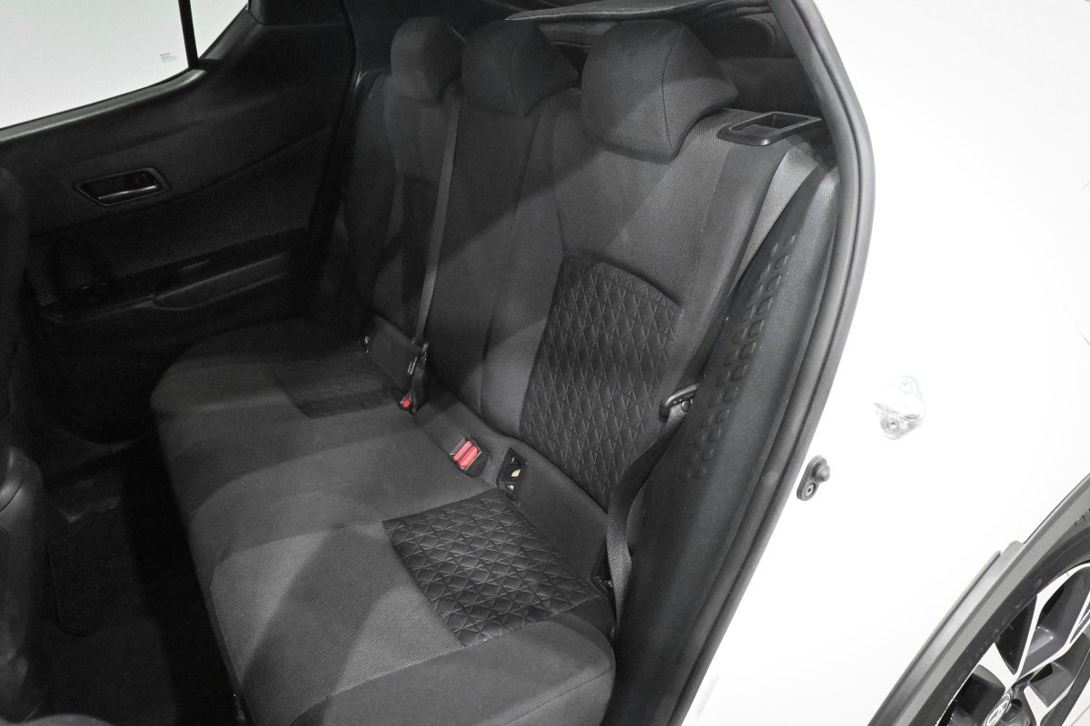 Foto Toyota C-HR 11 Foto Toyota C-HR 11