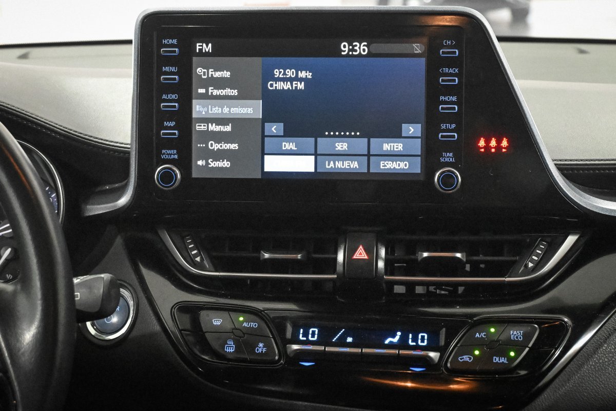 Foto Toyota C-HR 14 Foto Toyota C-HR 14