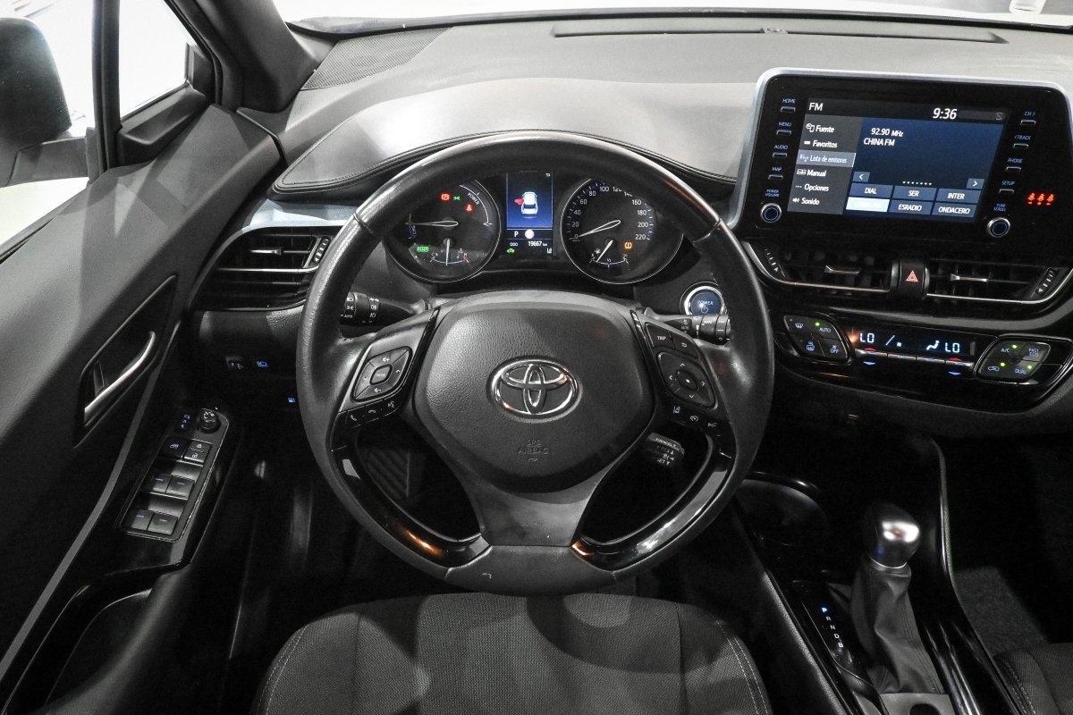 Foto Toyota C-HR 21 Foto Toyota C-HR 21