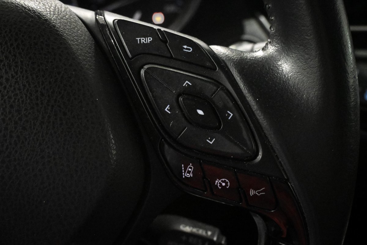 Foto Toyota C-HR 29 Foto Toyota C-HR 29