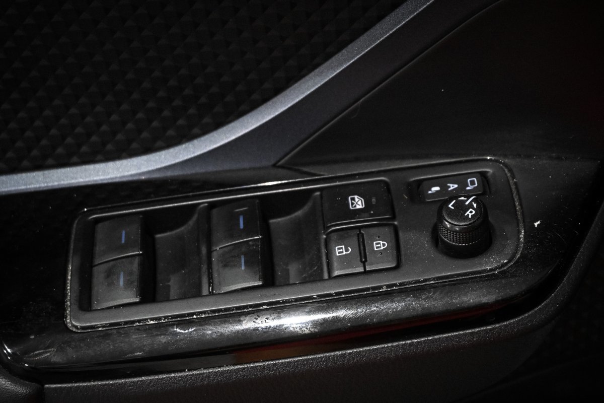 Foto Toyota C-HR 31 Foto Toyota C-HR 31