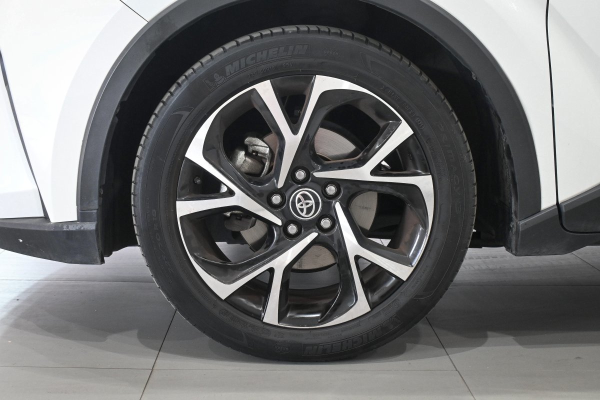 Foto Toyota C-HR 33 Foto Toyota C-HR 33
