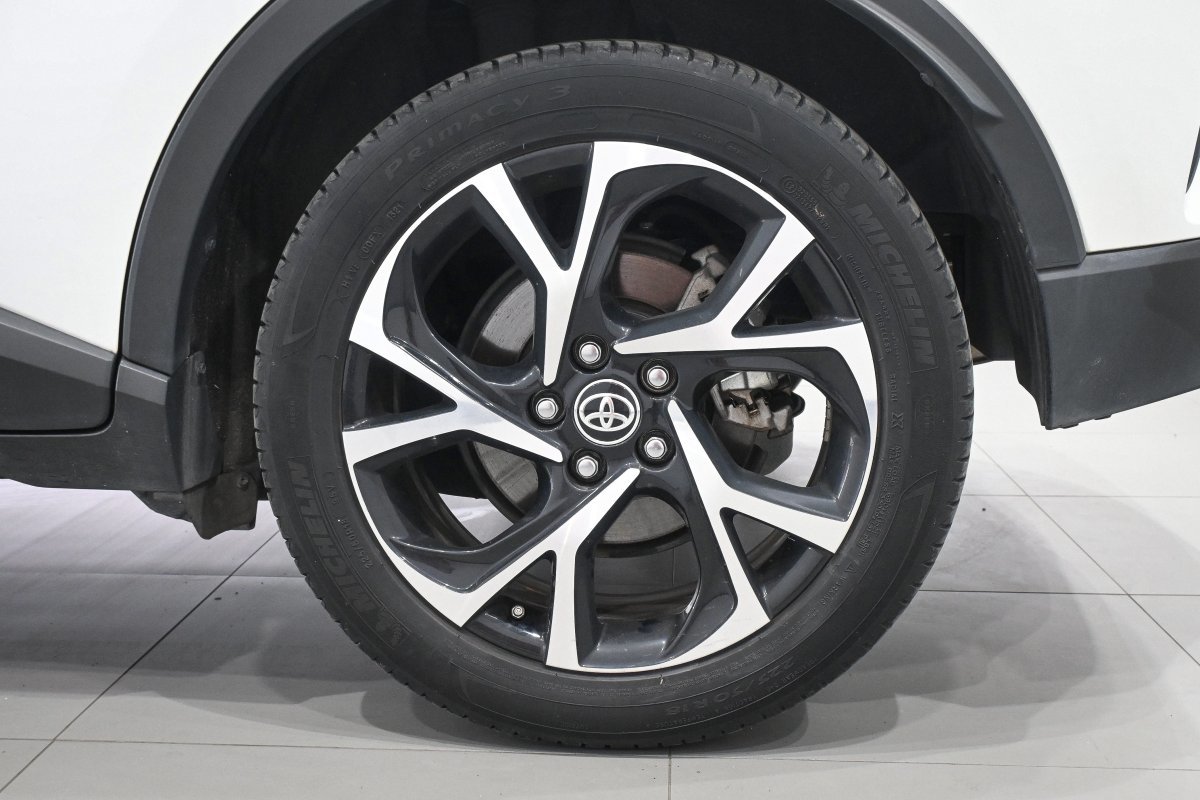 Foto Toyota C-HR 34 Foto Toyota C-HR 34